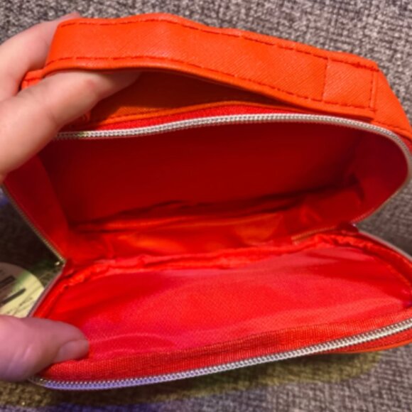 Official Sanrio Hello Kitty Zipper Pouch from 2020 NWT - Picture 3 of 3